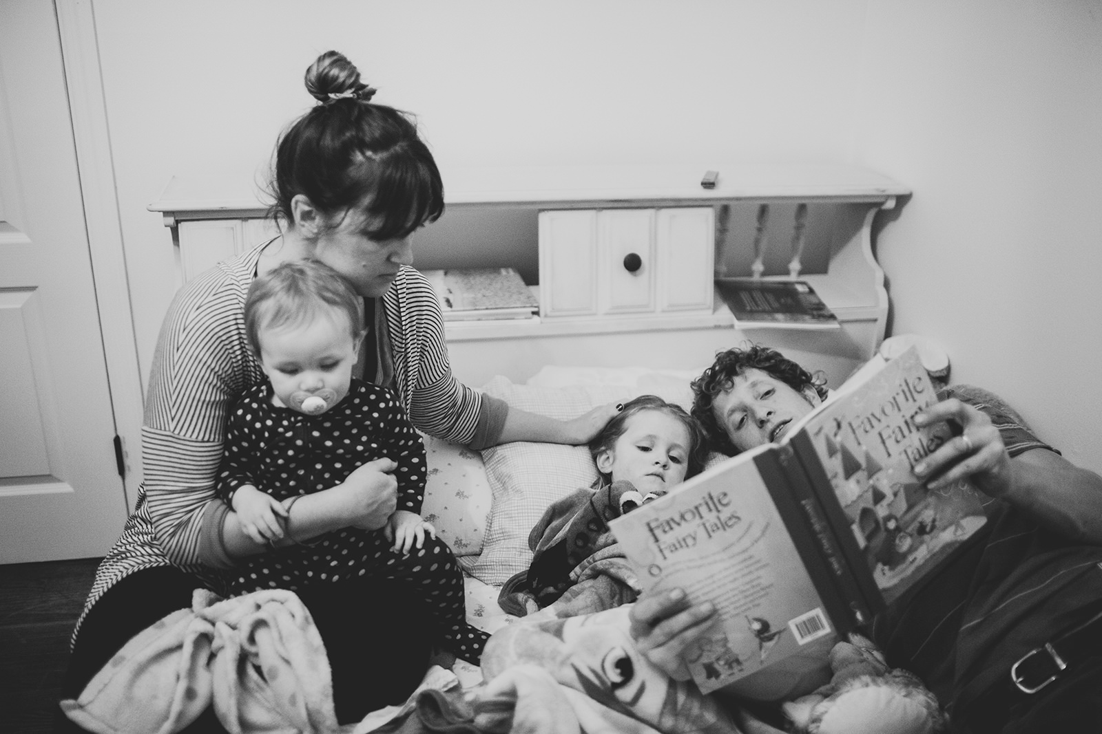 bedtime stories family photographers