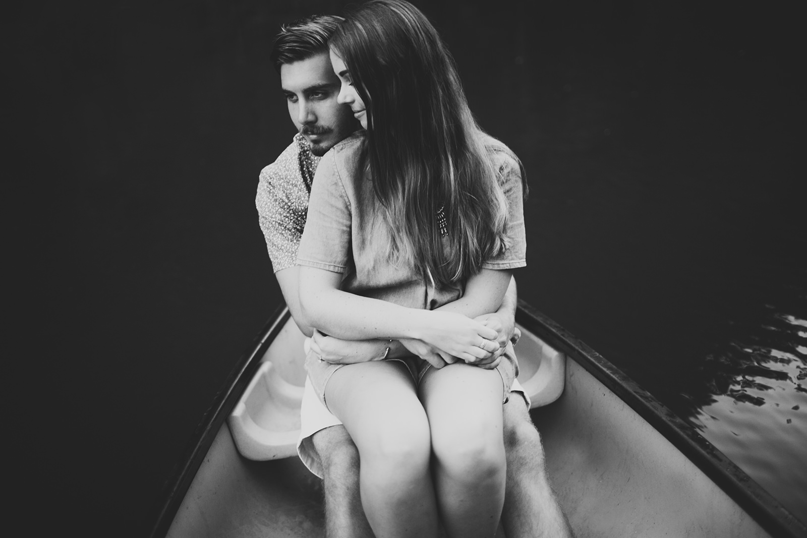engagement photos in a canoe