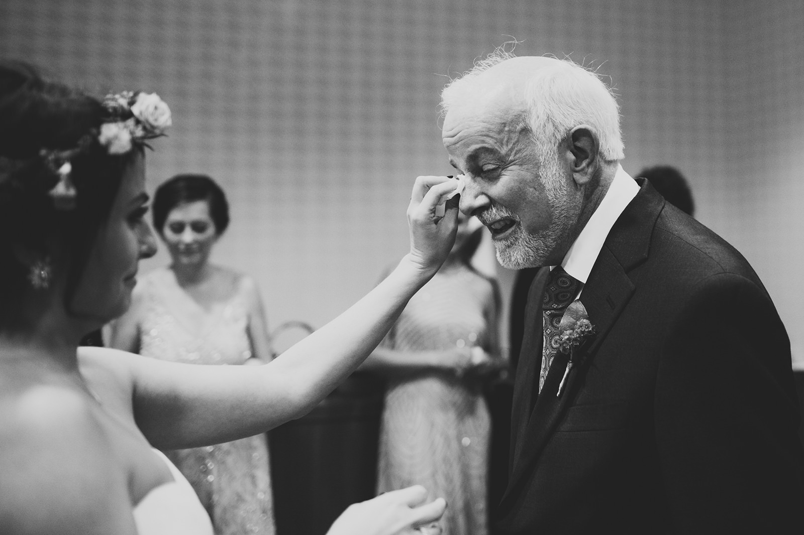 michigan documentary wedding photographer