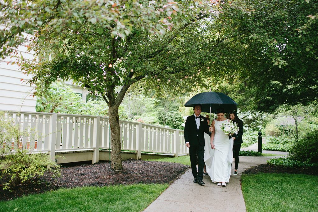 rainy-spring-wedding-phtotos