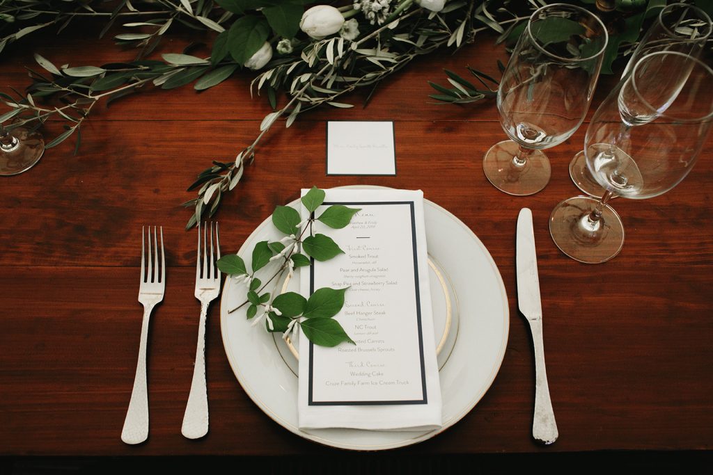 greenery-place-setting