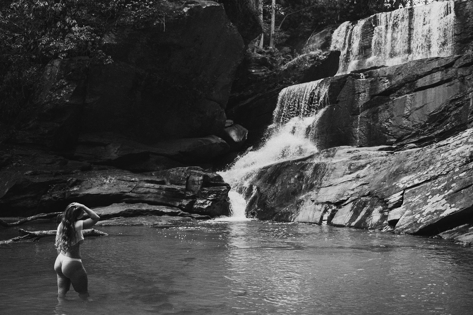 boudoir-by-a-waterfall-01